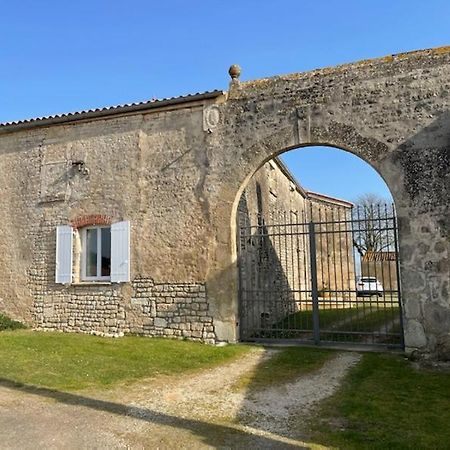 La Commanderie Des Templiers Gite 4 Etoiles Saint-Etienne-de-Brillouet Екстер'єр фото
