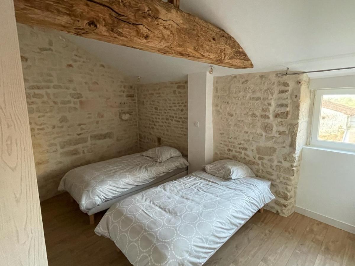 La Commanderie Des Templiers Gite 4 Etoiles Saint-Etienne-de-Brillouet Екстер'єр фото